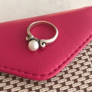 Size 5.5 James Avery Pearl Ring